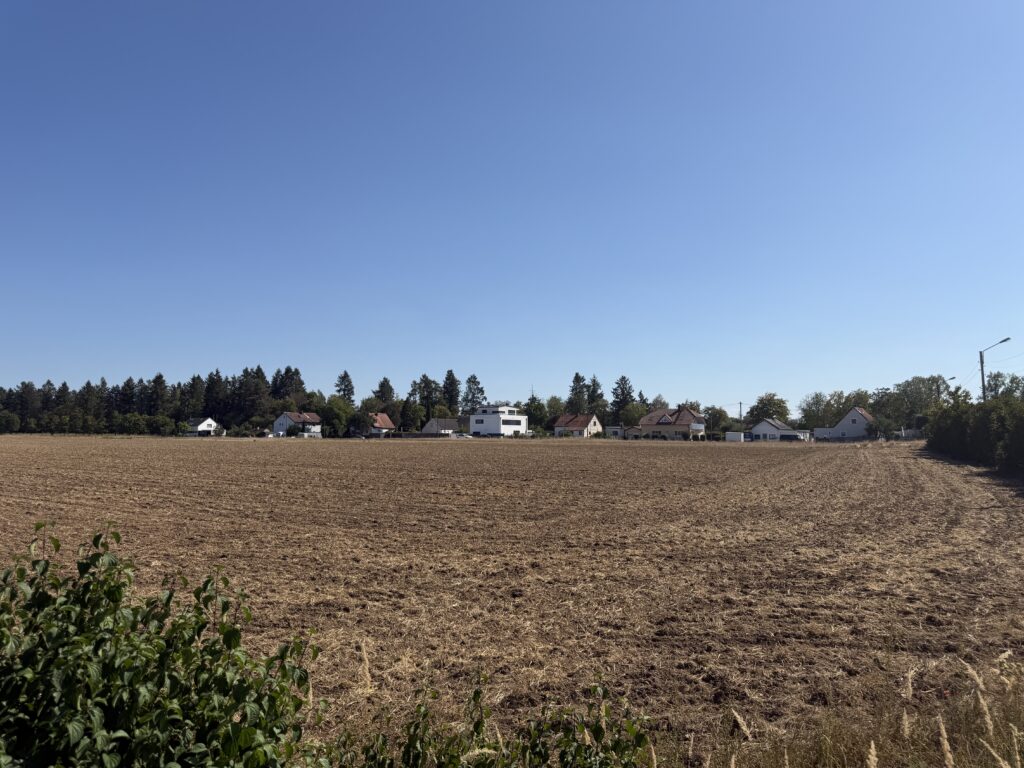 Blick über das geplante Gelände des U-Bahnbetriebshofs zum Lise-Meitner-Weg