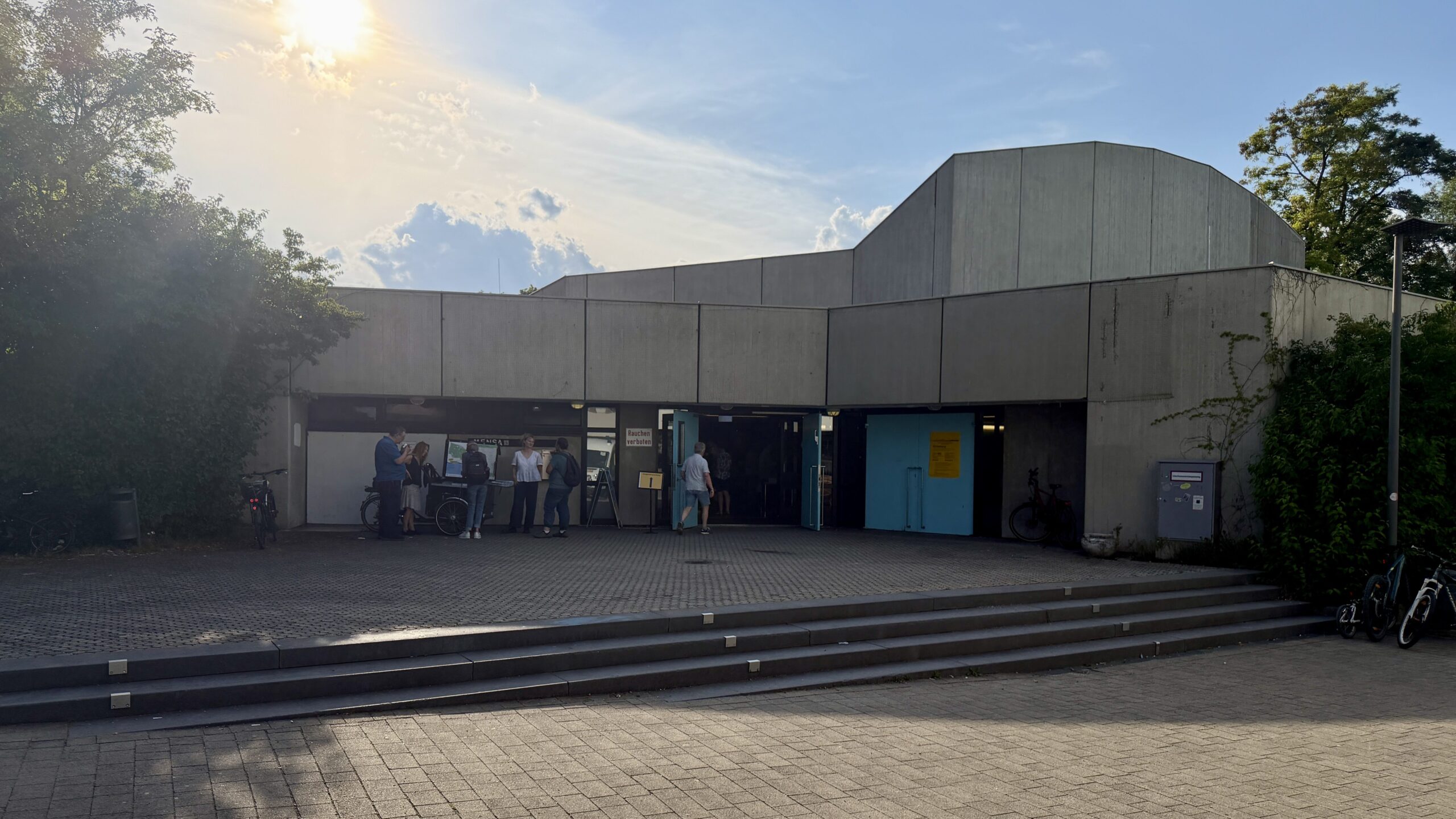 Mensa des Werner-von-Siemens-Gymnasiums, Quiddestraße 4, 81735 München